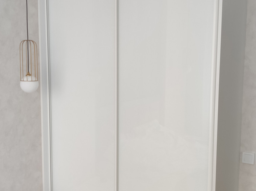 Встроенный шкаф-купе белый двухдверный в спальню вшк-34